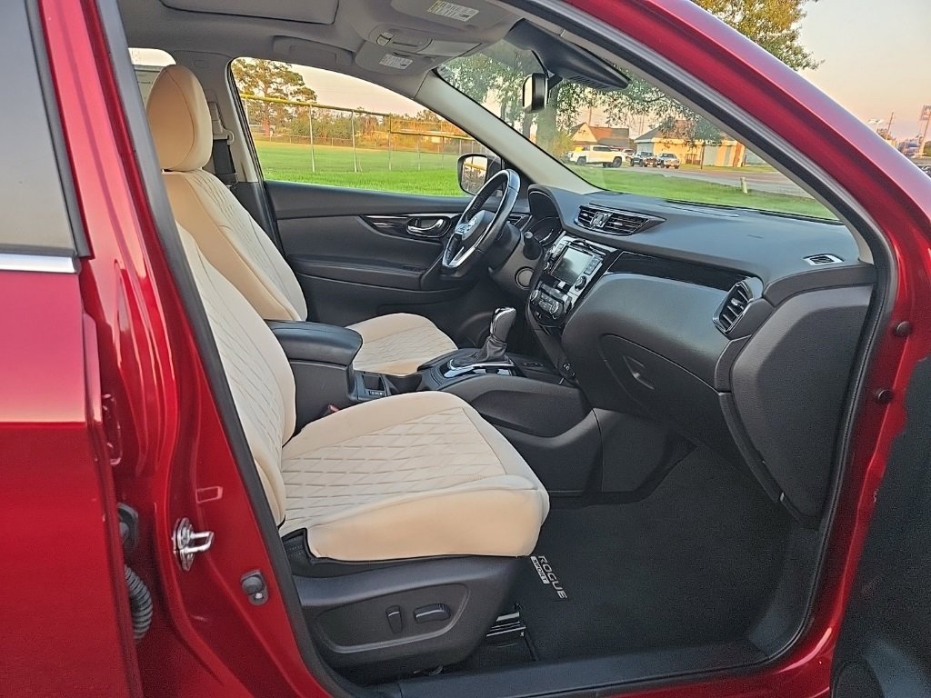 Used 2021 Nissan Rogue Sport SL w/ Premium Package image 16