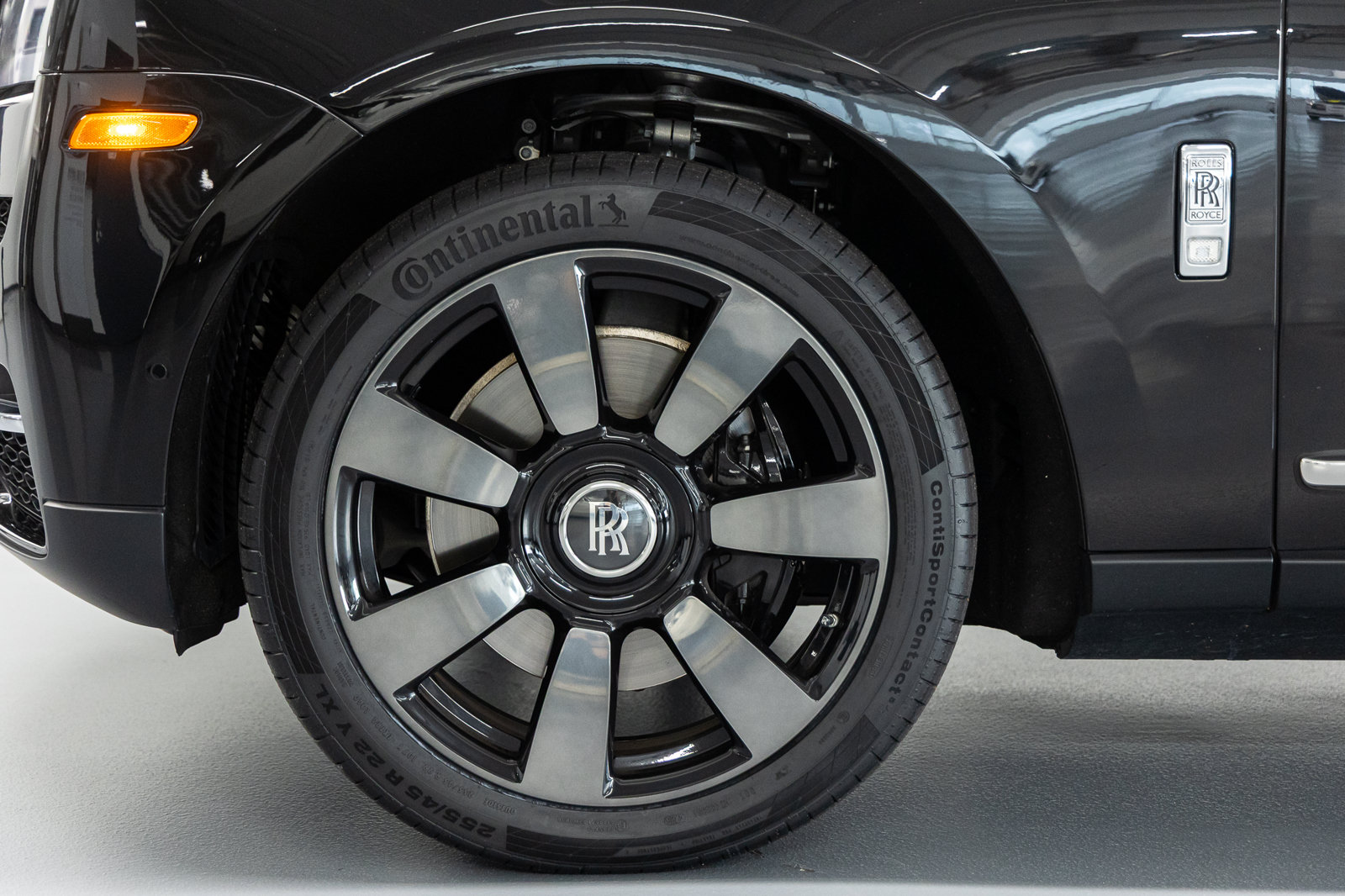 Certified 2024 Rolls-Royce Cullinan AWD/4WD image 20
