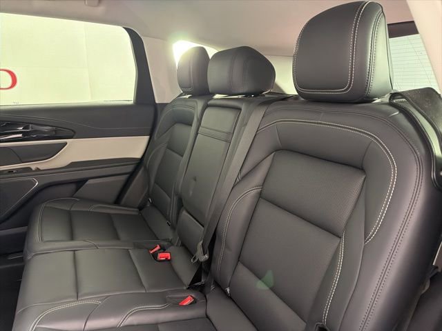 Used 2025 Lincoln Nautilus Premier image 13