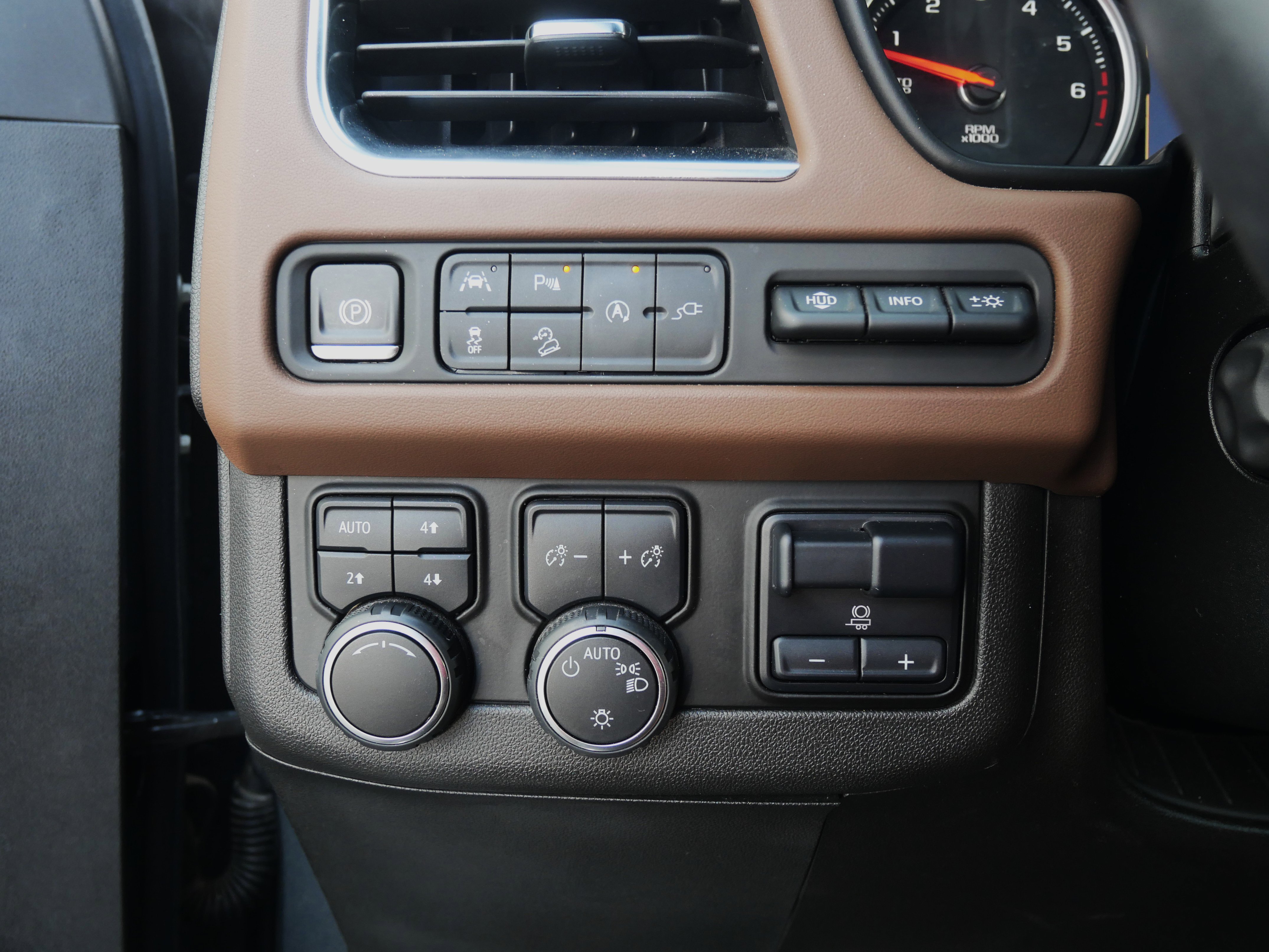 Used 2021 Chevrolet Tahoe High Country w/ Premium Package image 12