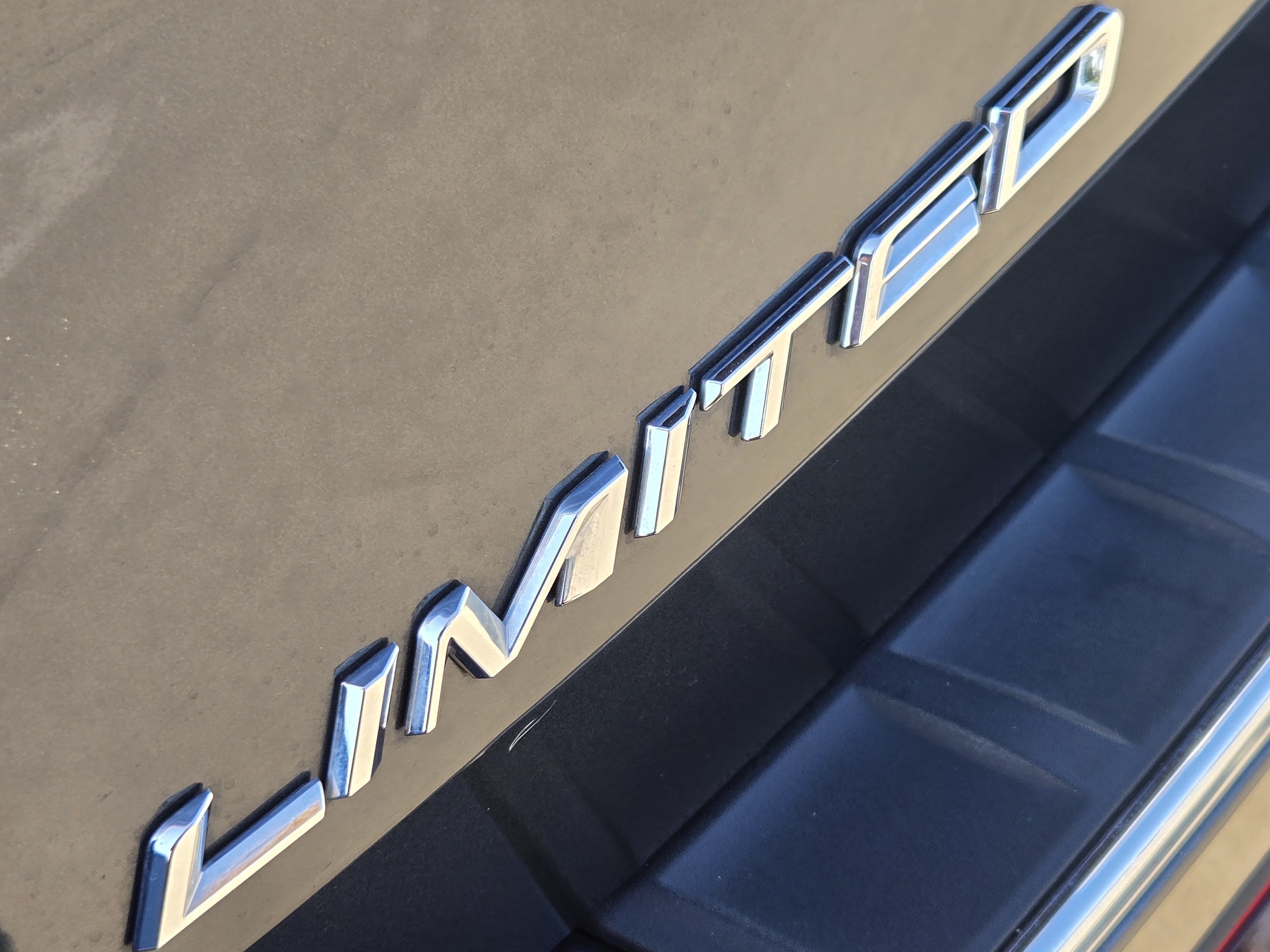 Used 2023 Ford Explorer Limited w/ Limited Technology Package RWD image 33