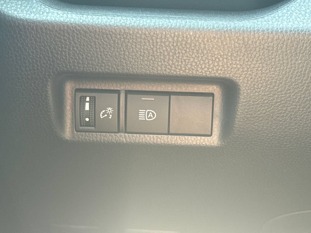 Used 2025 Toyota RAV4 XLE AWD/4WD image 30