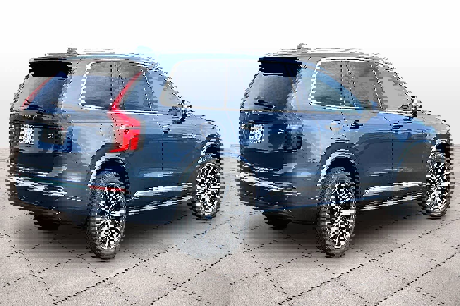 Used 2025 Volvo XC90 B5 Core w/ Protection Package Premier image 16