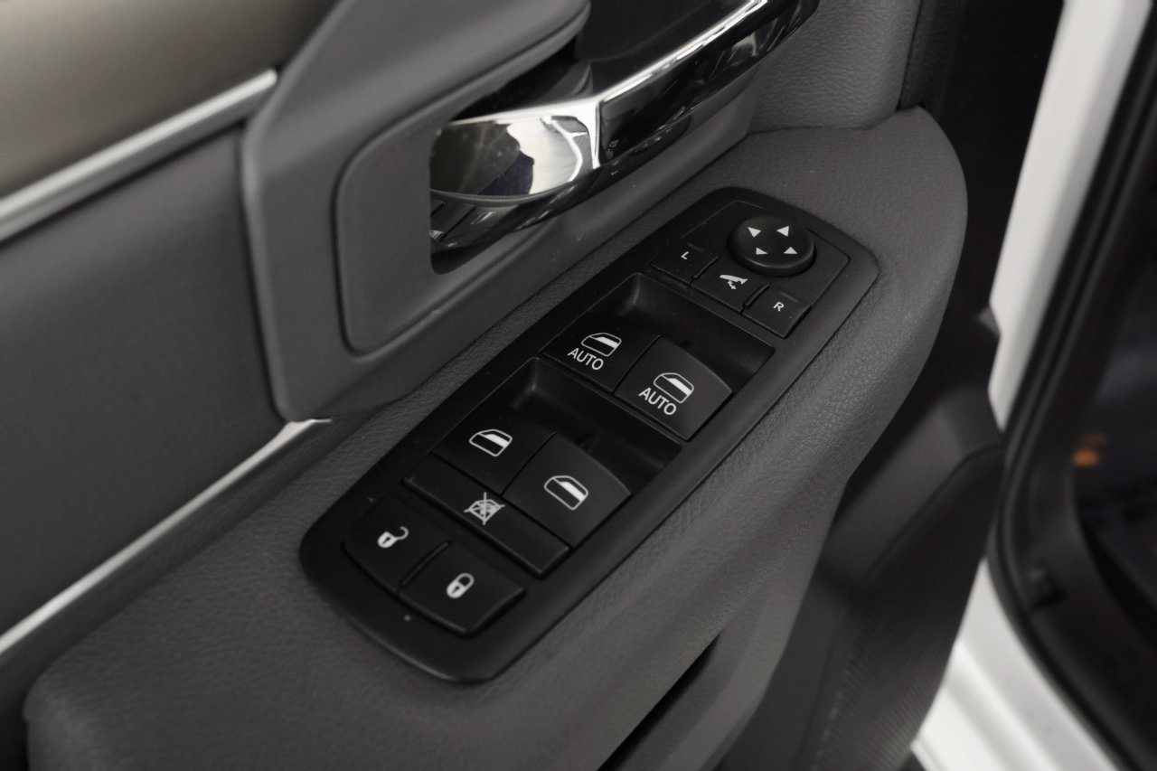 Used 2017 RAM 1500 Classic SLT w/ SLT Plus D￩cor Group image 28