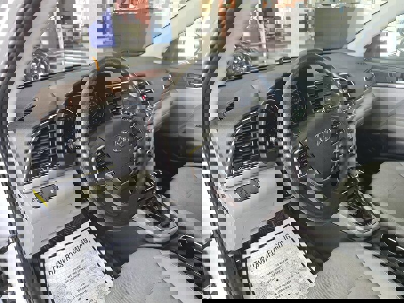 Used 2017 Hyundai Elantra SE image 8