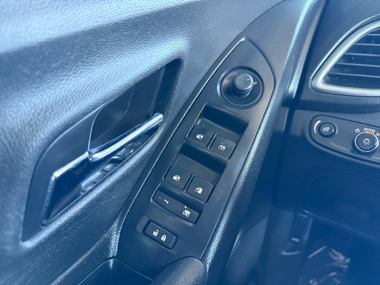 Used 2020 Chevrolet Trax LS image 21