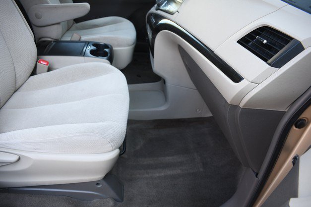 Used 2014 Toyota Sienna LE FWD image 25