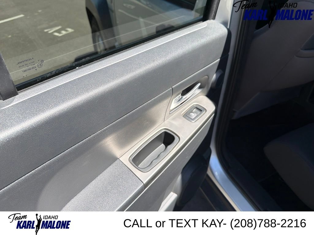 Used 2010 Jeep Liberty Renegade w/ Premium Group AWD/4WD image 12