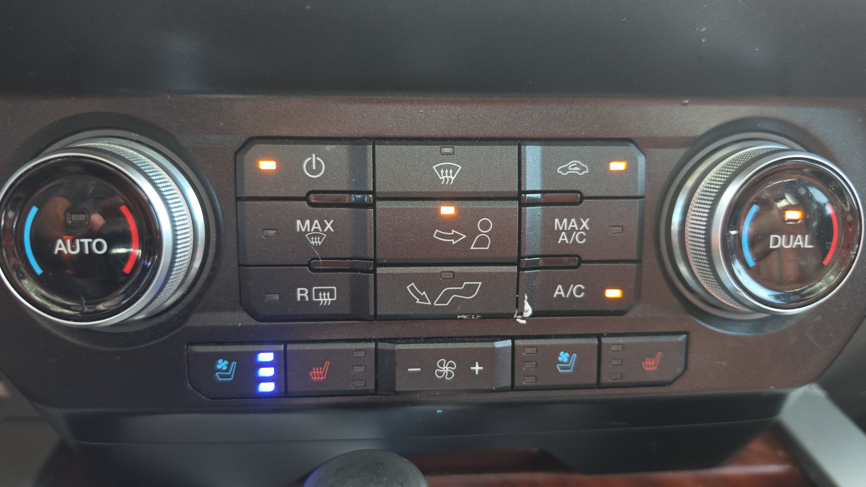 Used 2019 Ford F150 King Ranch w/ Equipment Group 601A Luxury AWD/4WD image 18
