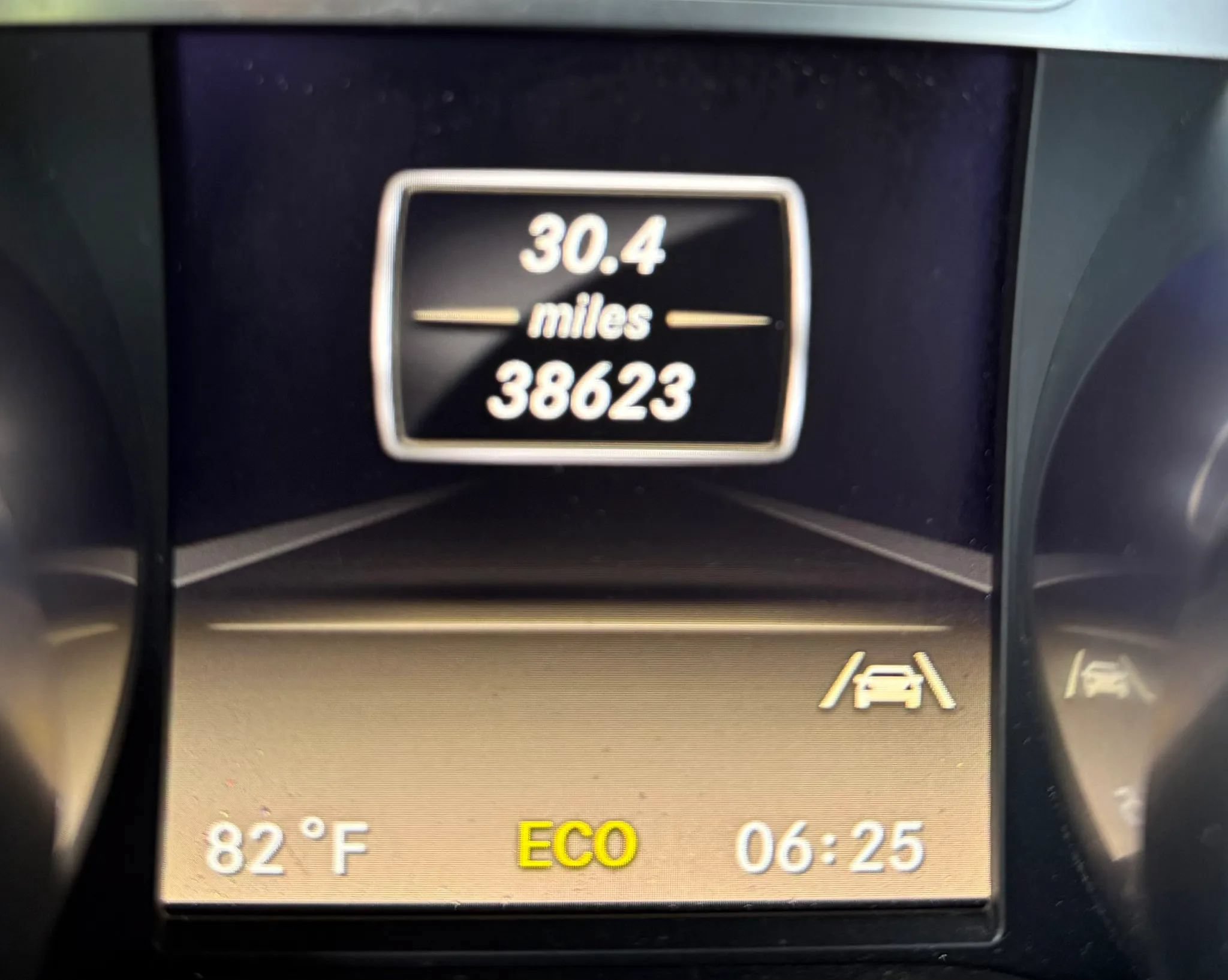 Used 2013 Mercedes-Benz SL 63 AMG w/ Premium Pkg image 40