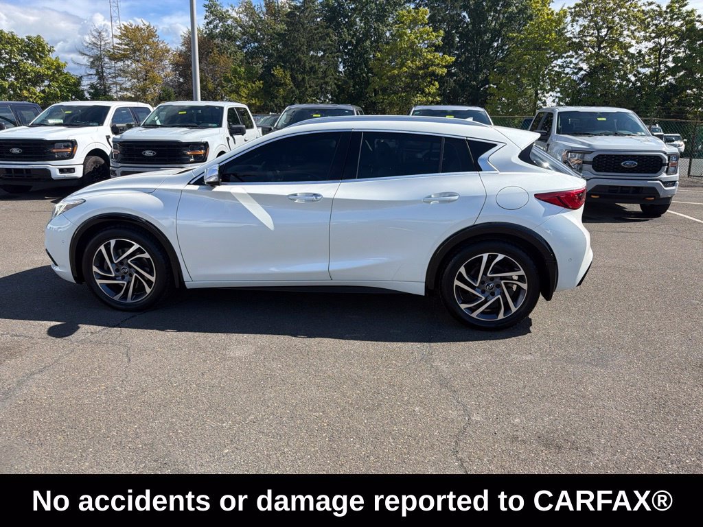 Used 2017 INFINITI QX30 Premium w/ Technology Package FWD image 3