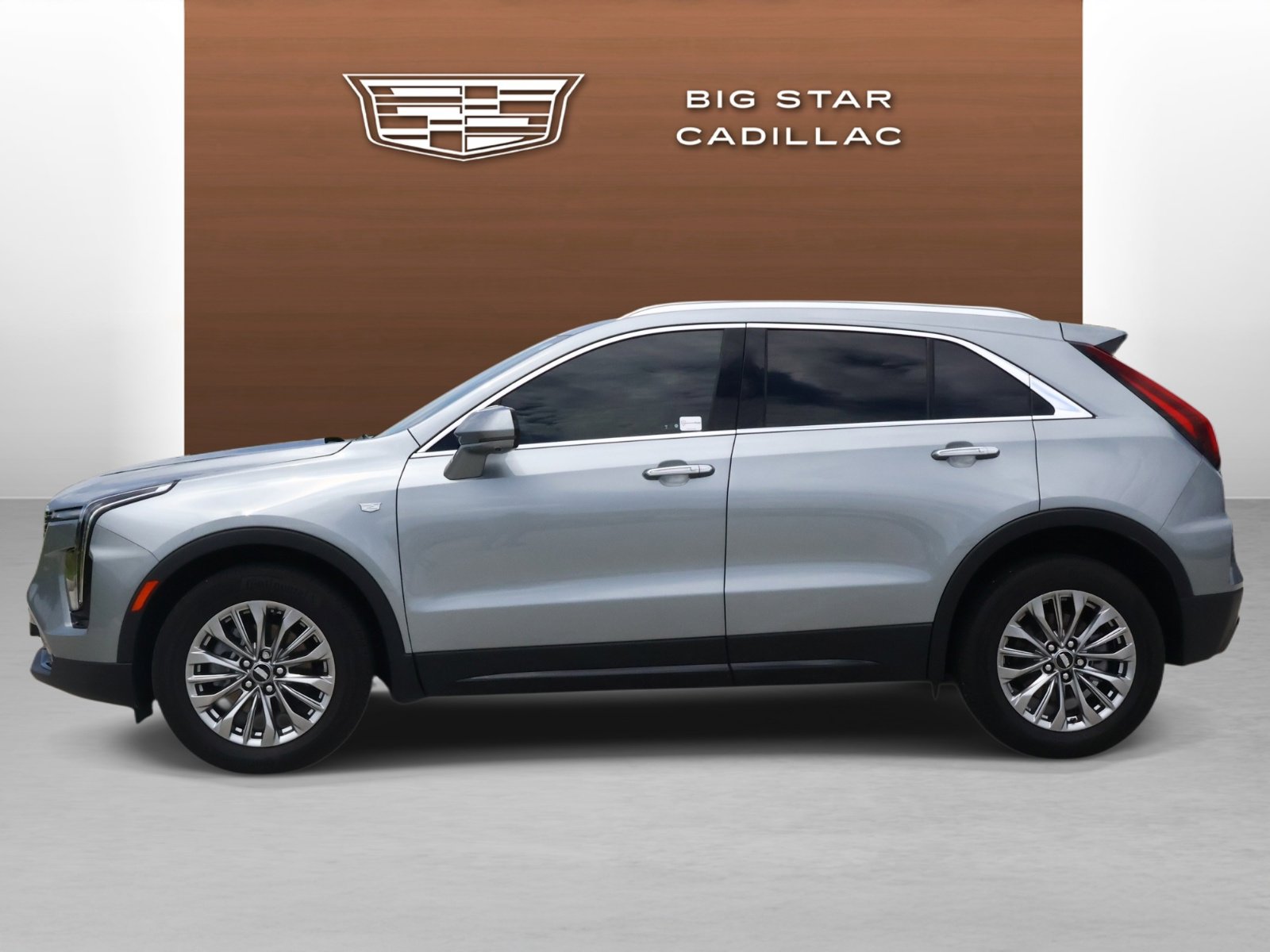 Used 2025 Cadillac XT4 Premium Luxury w/ Technology Package FWD image 2