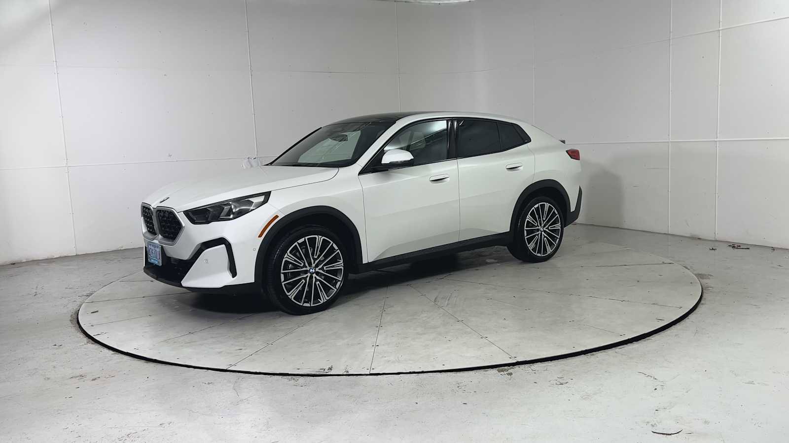 Used 2025 BMW X2 xDrive28i w/ Technology Package image 6