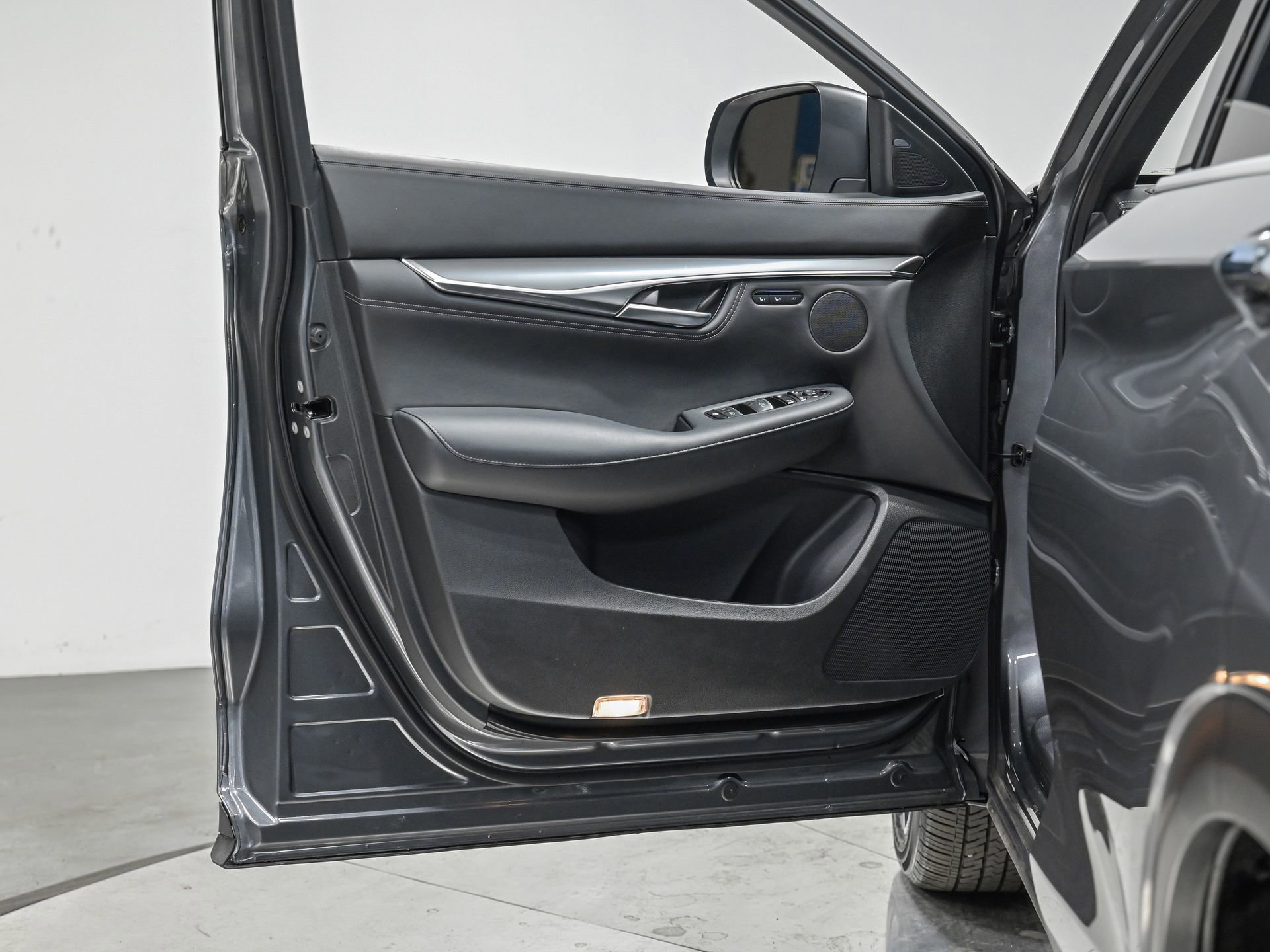 Used 2025 INFINITI QX55 Luxe w/ Cargo Package image 12