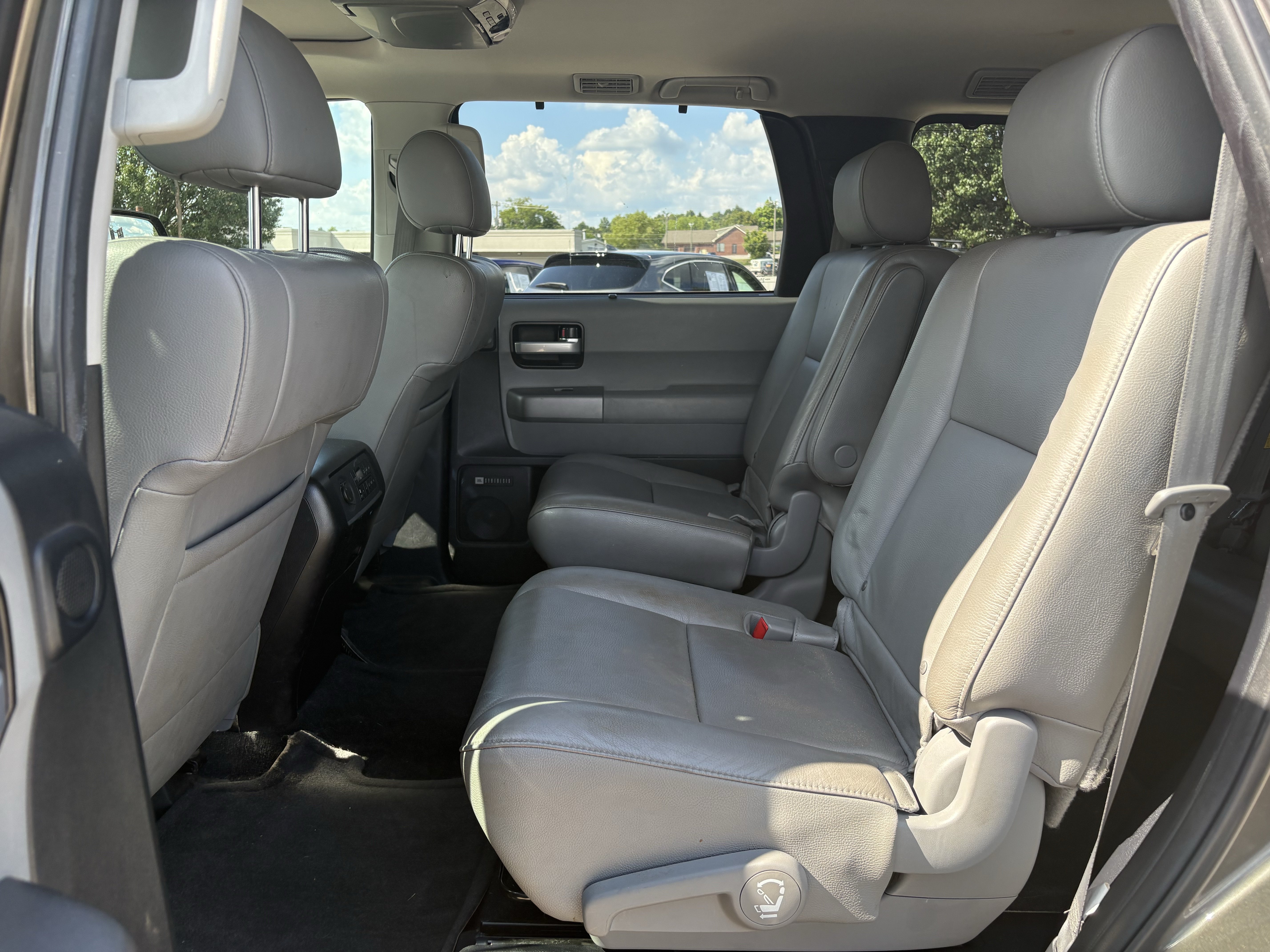Used 2017 Toyota Sequoia Limited w/ Safety & Convenience Package AWD/4WD image 5