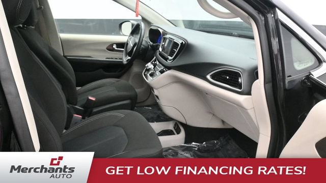 Used 2023 Chrysler Voyager LX FWD image 10