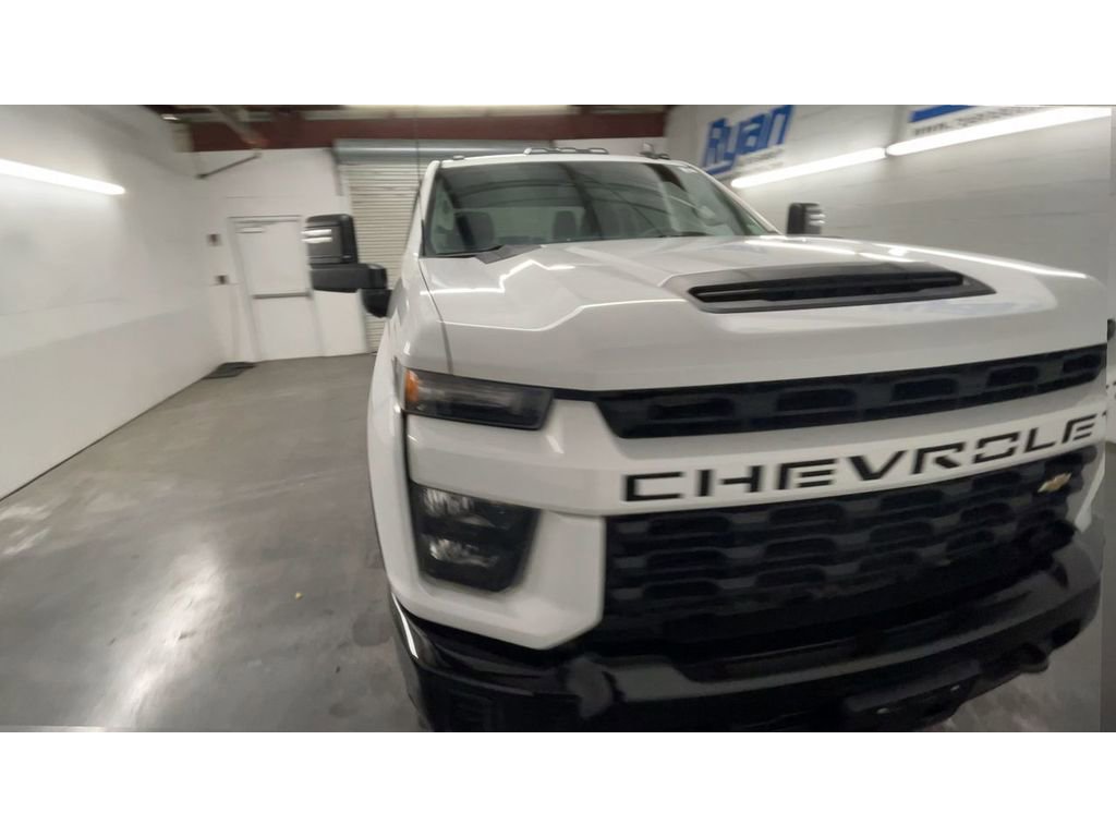 Used 2023 Chevrolet Silverado 2500 Custom w/ Custom Value Package image 3