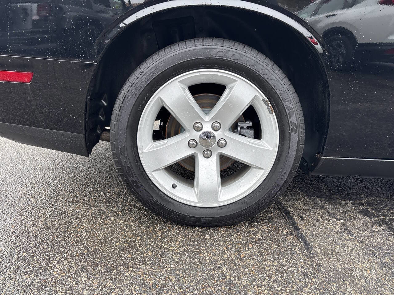 Used 2014 Dodge Challenger R/T RWD image 13