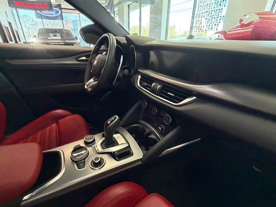 Used 2023 Alfa Romeo Stelvio Veloce AWD/4WD image 39