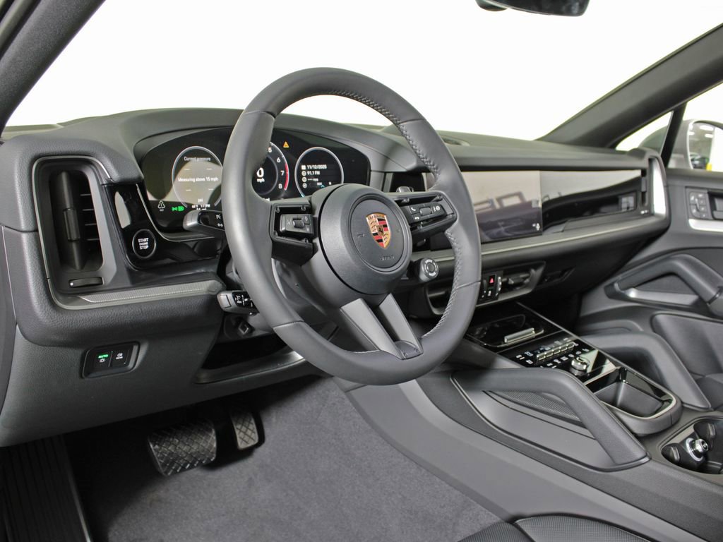 Used 2026 Porsche Cayenne Coupe image 4