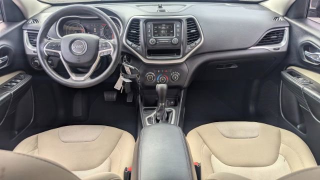 Used 2016 Jeep Cherokee Sport image 22