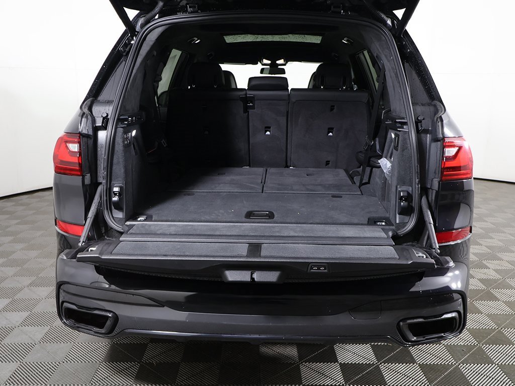 Used 2022 BMW X7 M50i image 21