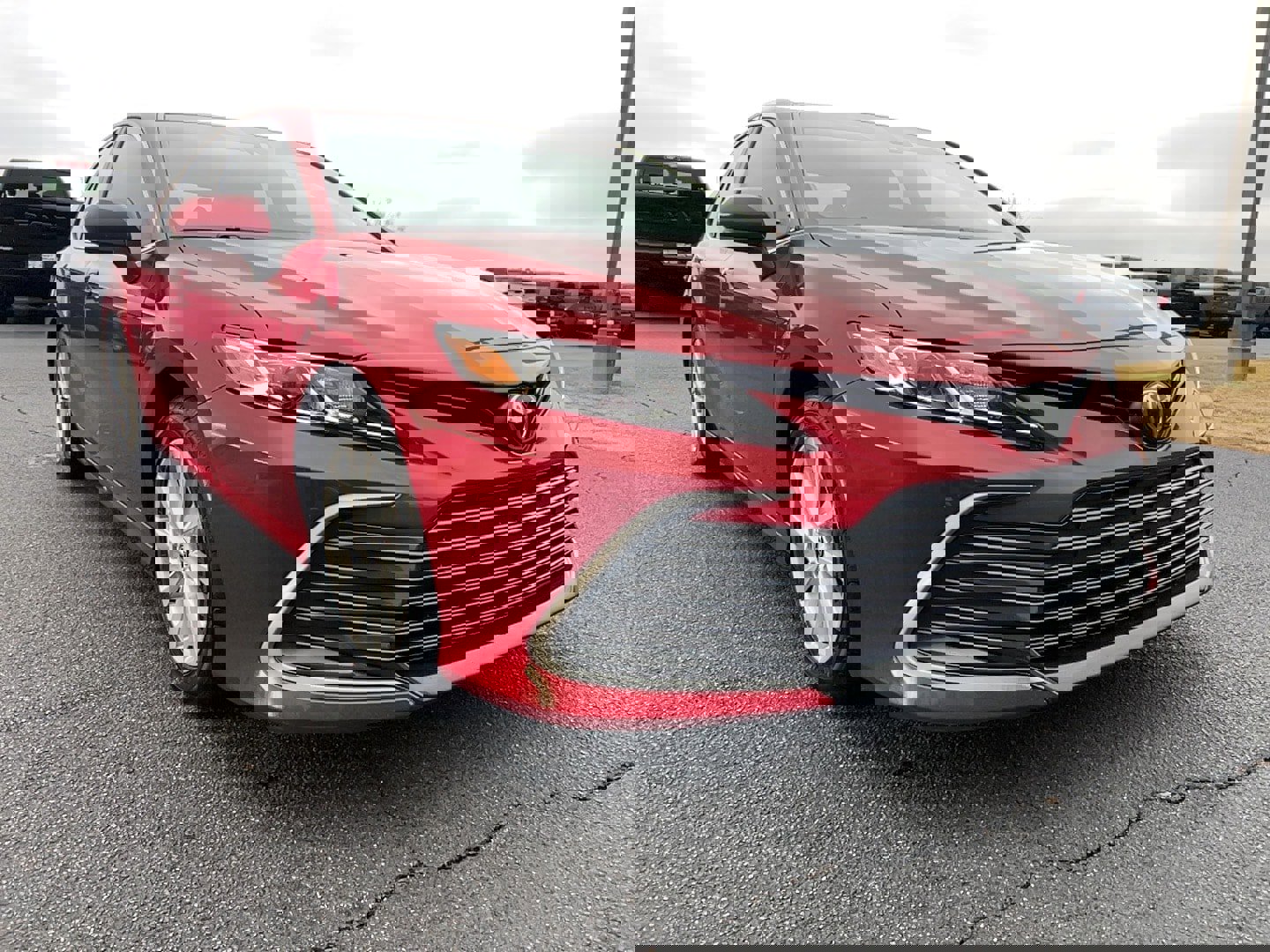 Used 2023 Toyota Camry LE image 3