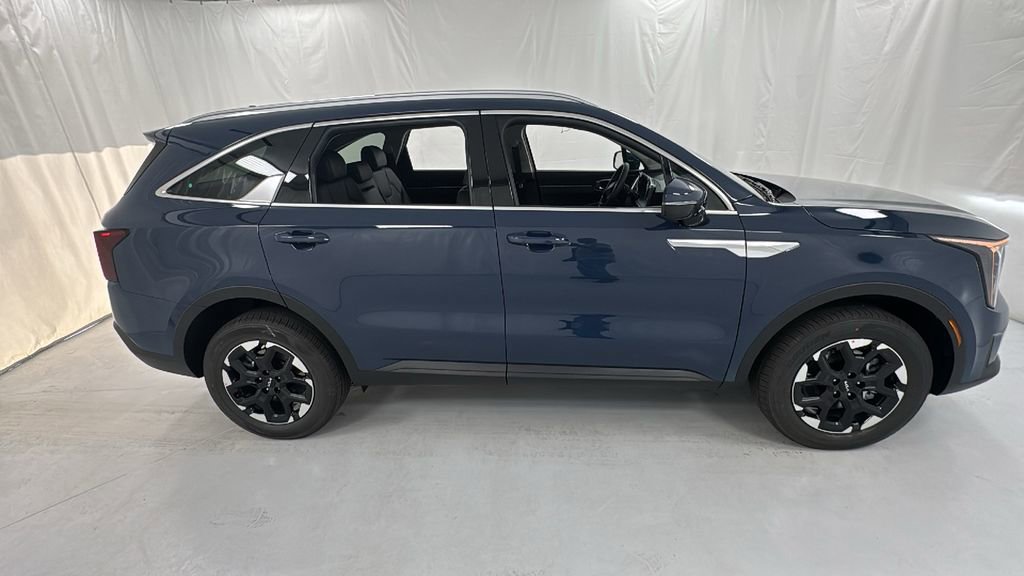 New 2026 Kia Sorento S image 2