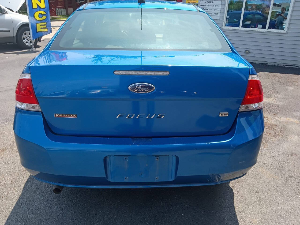 Used 2010 Ford Focus SE FWD image 5