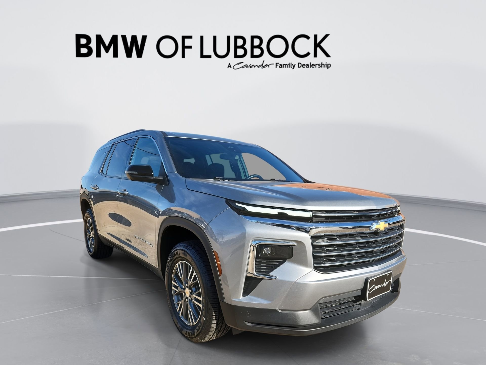 Used 2024 Chevrolet Traverse LT image 1