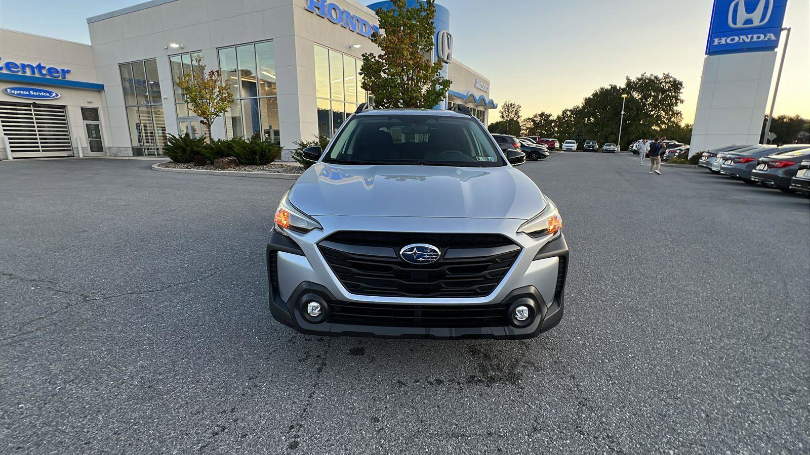 Used 2025 Subaru Outback Premium w/ Popular Package #1A image 9