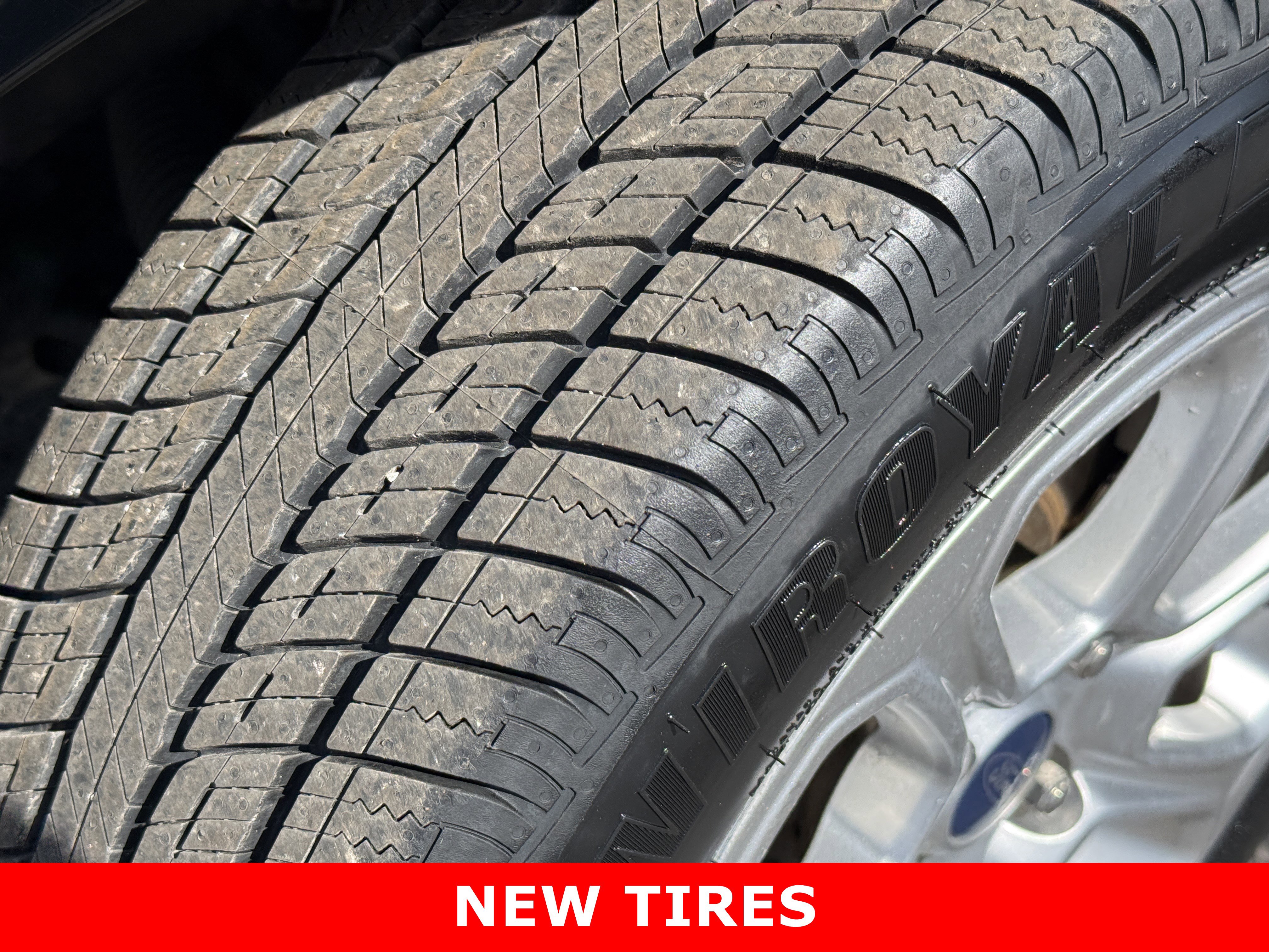 Used 2019 Ford EcoSport SE w/ SE Convenience Package image 10