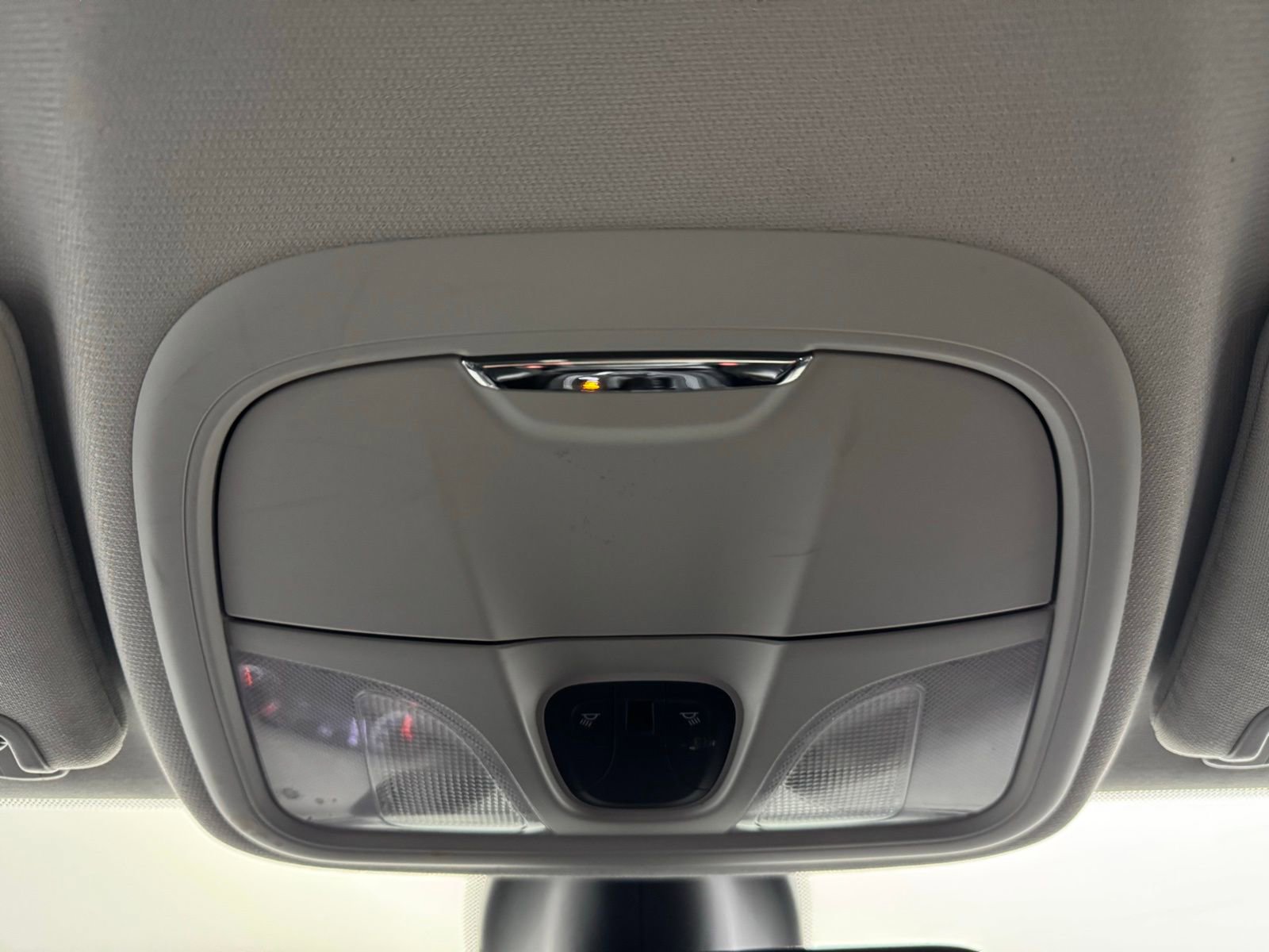 Used 2019 Jeep Cherokee Latitude Plus w/ Comfort/Convenience Group image 25