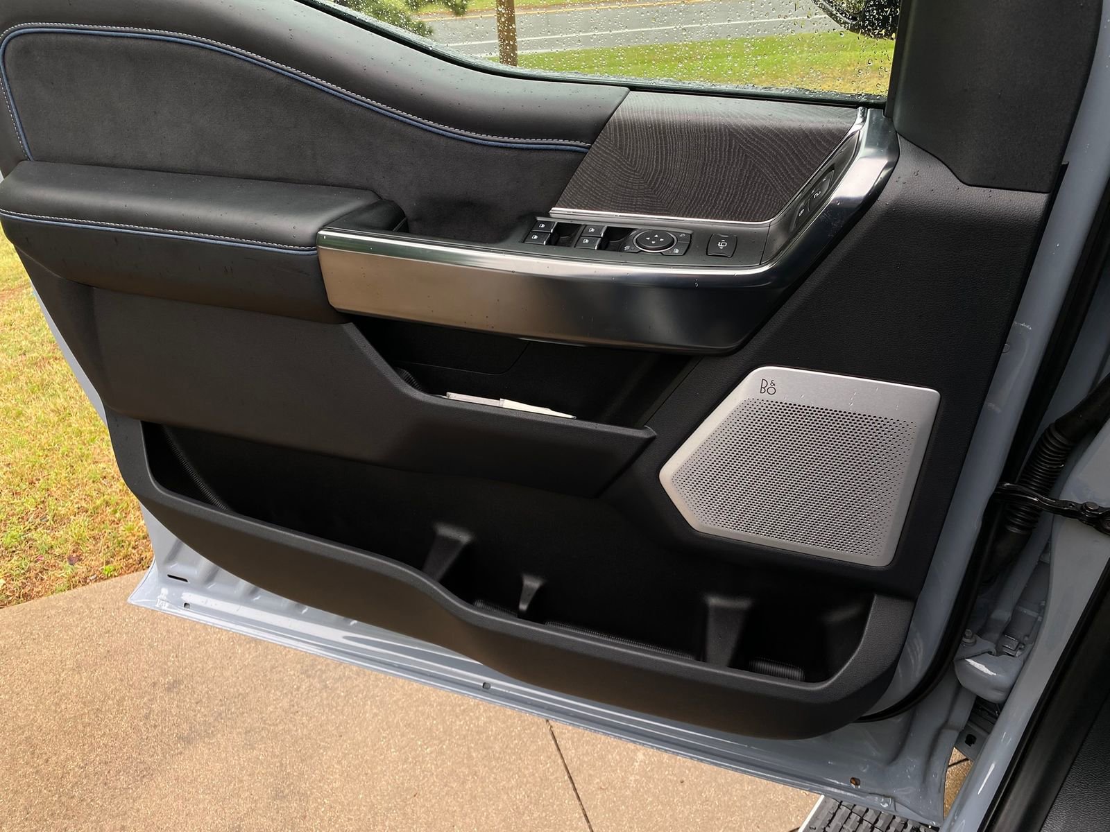 Used 2025 Ford F250 Platinum w/ FX4 Off-Road Package image 27