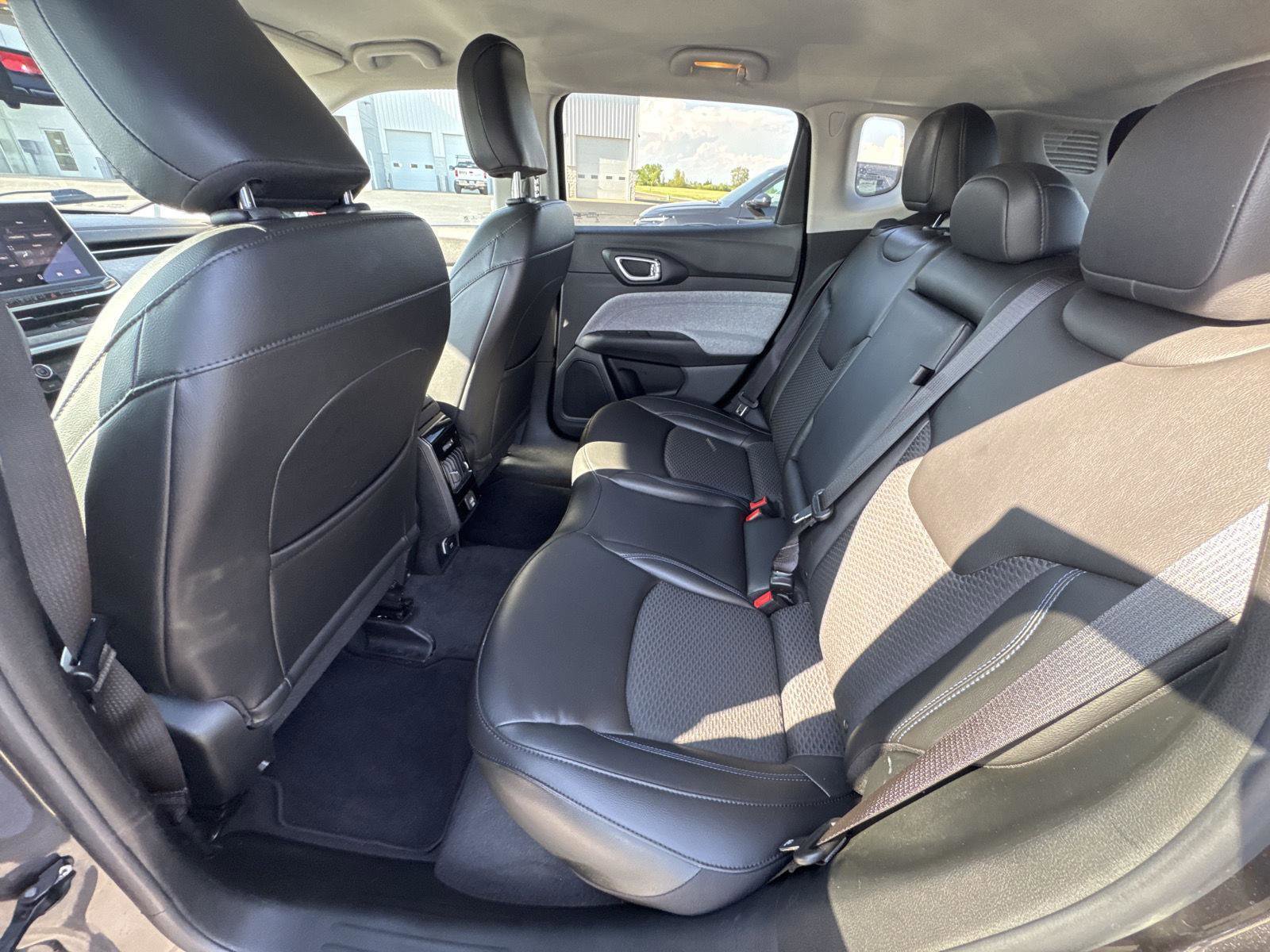 Used 2022 Jeep Compass Latitude AWD/4WD image 11