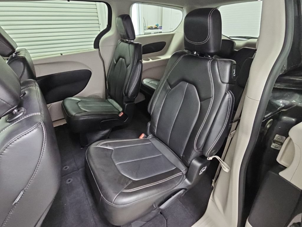 Used 2023 Chrysler Pacifica Touring-L FWD image 30