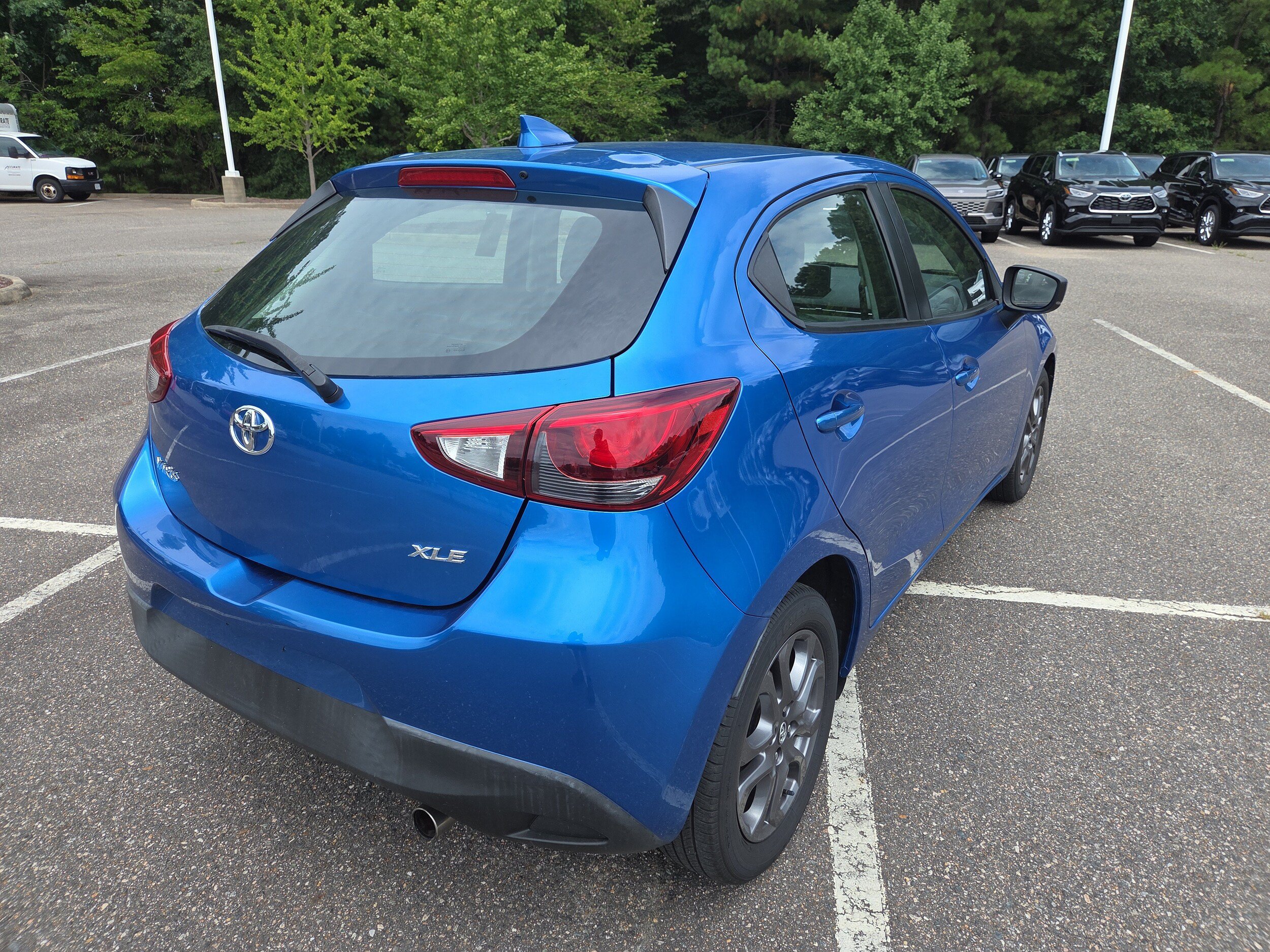 Used 2020 Toyota Yaris XLE FWD image 3