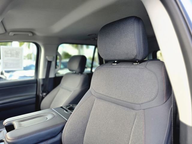 Used 2025 Ford Expedition Active image 17