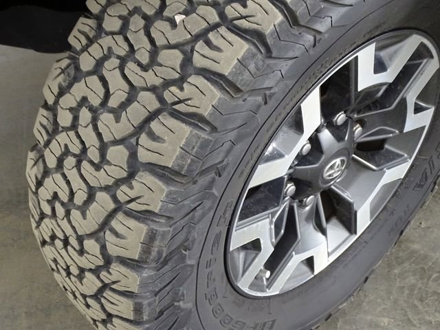 Used 2016 Toyota Tacoma TRD Off-Road w/ Towing Package image 32