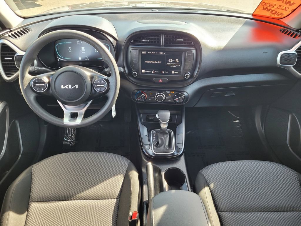 Used 2025 Kia Soul LX w/ LX Technology Package image 9