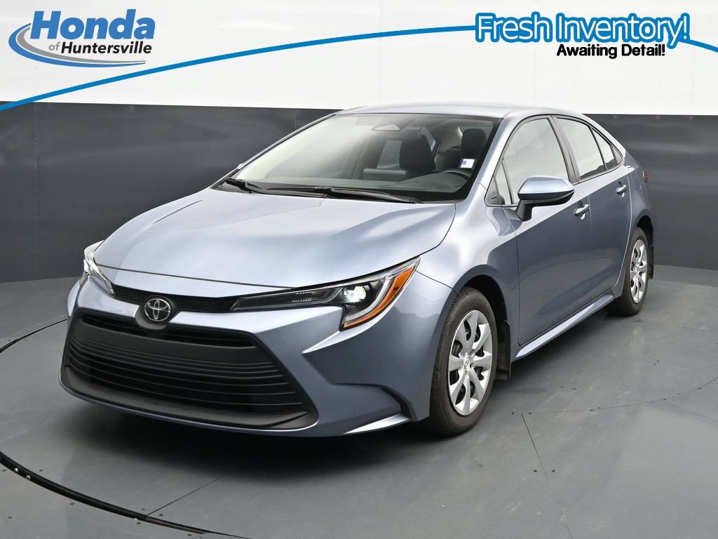 Used 2025 Toyota Corolla LE FWD image 4