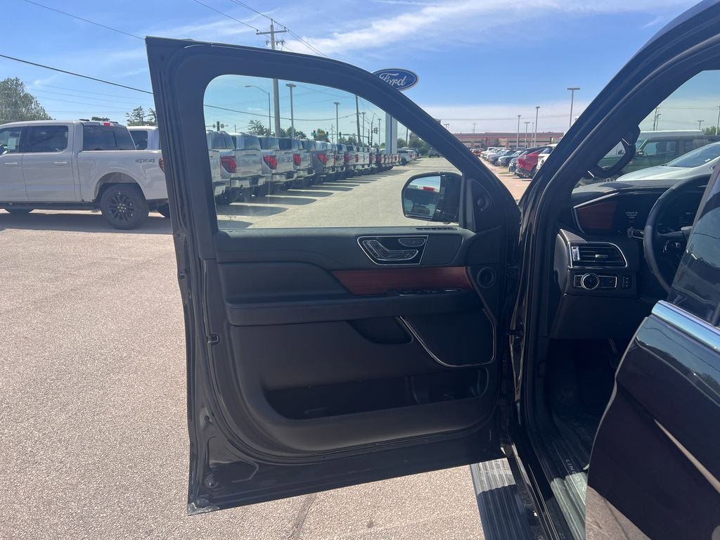 Used 2021 Lincoln Navigator L Reserve AWD/4WD image 11