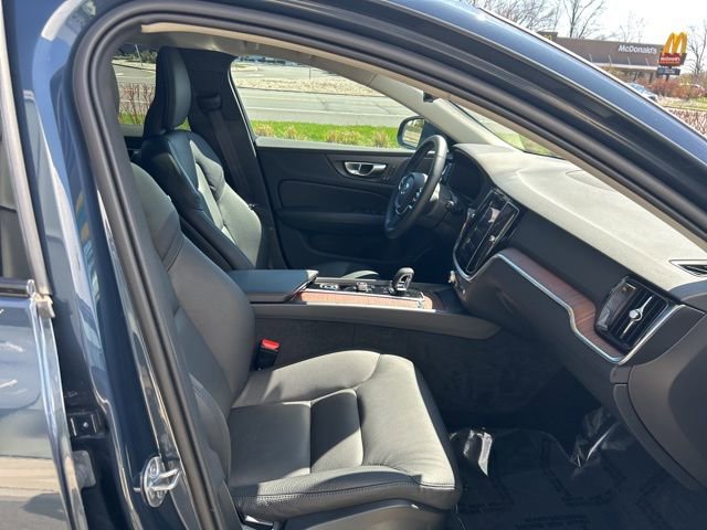 Used 2025 Volvo V60 B5 Cross Country Plus image 15