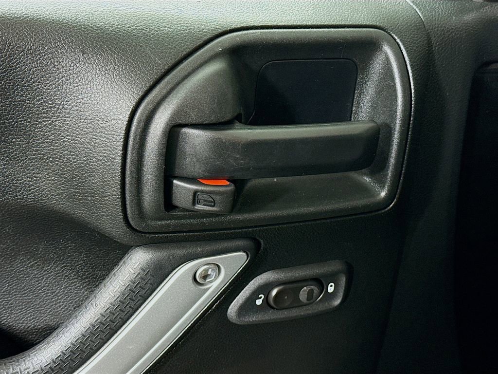 Used 2016 Jeep Wrangler Unlimited Sahara w/ Connectivity Group image 20