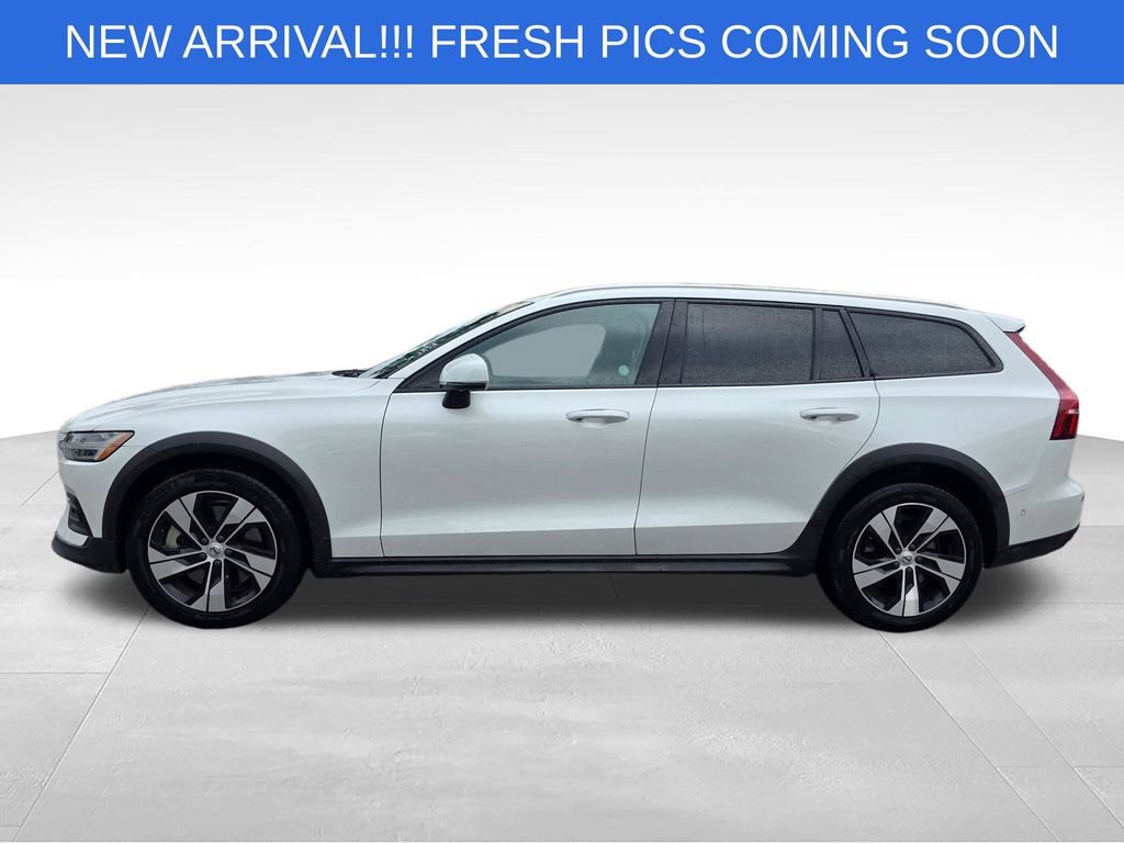 Used 2025 Volvo V60 B5 Cross Country Plus AWD/4WD image 3