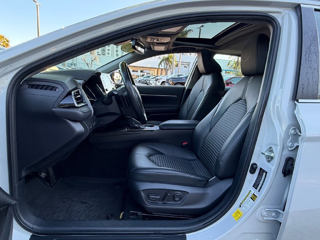 Used 2023 Toyota Camry SE w/ Convenience Package FWD image 9