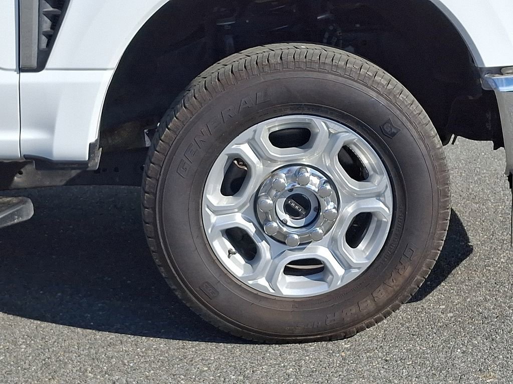 Used 2025 Ford F250 XLT image 8