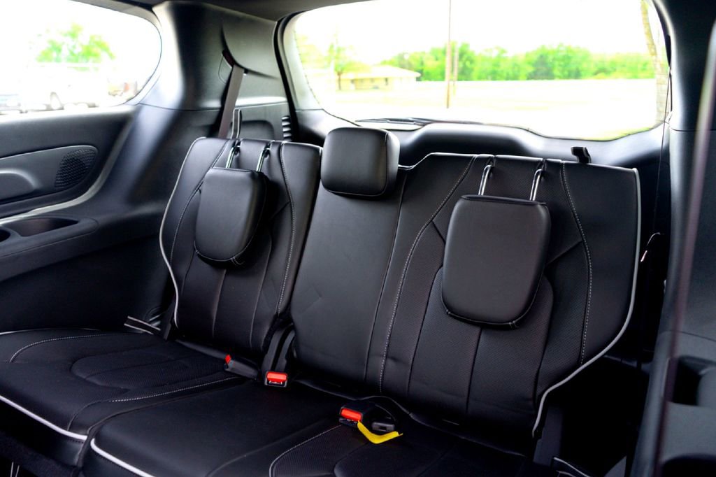 New 2026 Chrysler Pacifica Limited FWD image 27