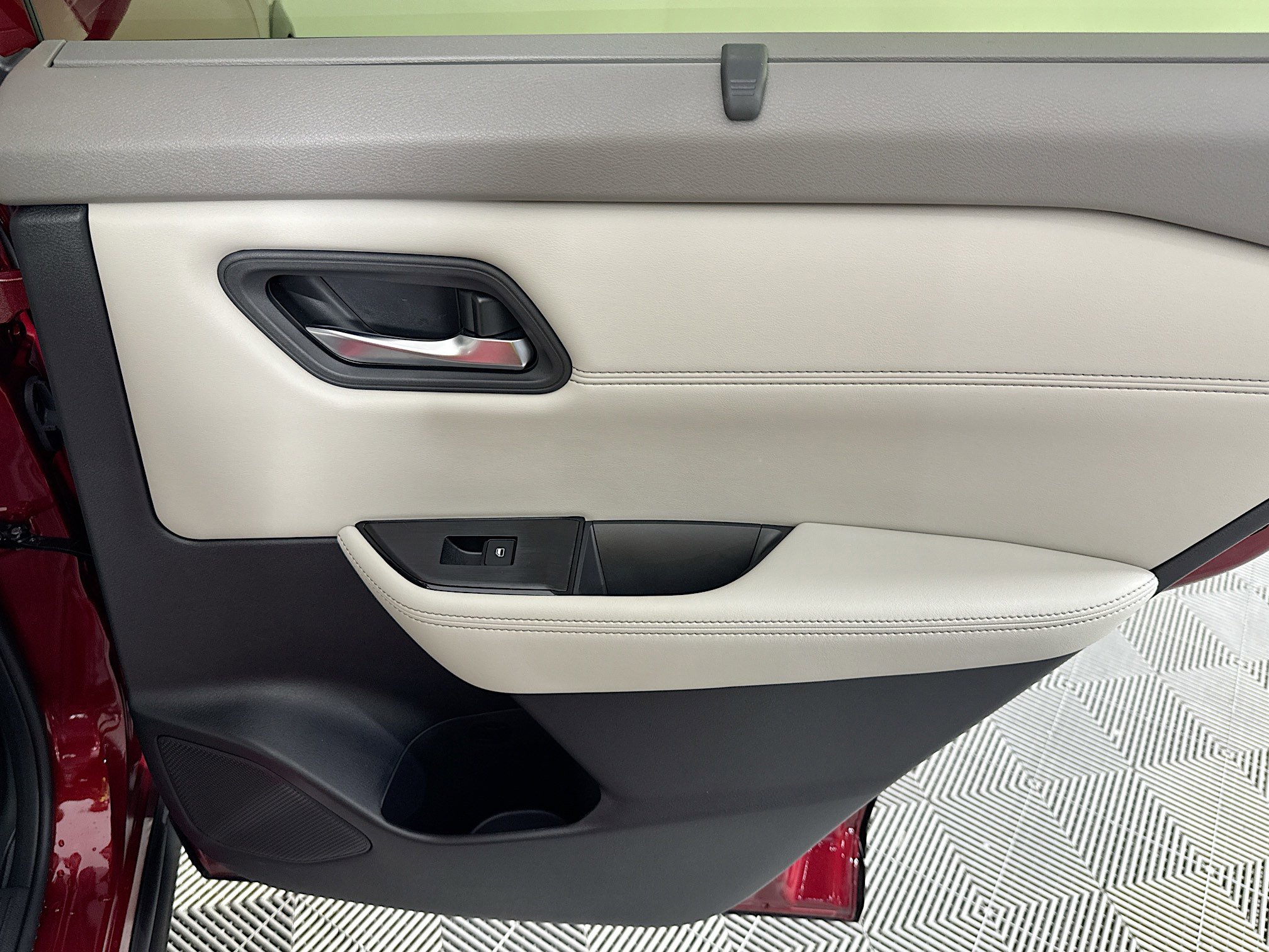 Used 2025 Nissan Rogue SV w/ SV Premium Package FWD image 48