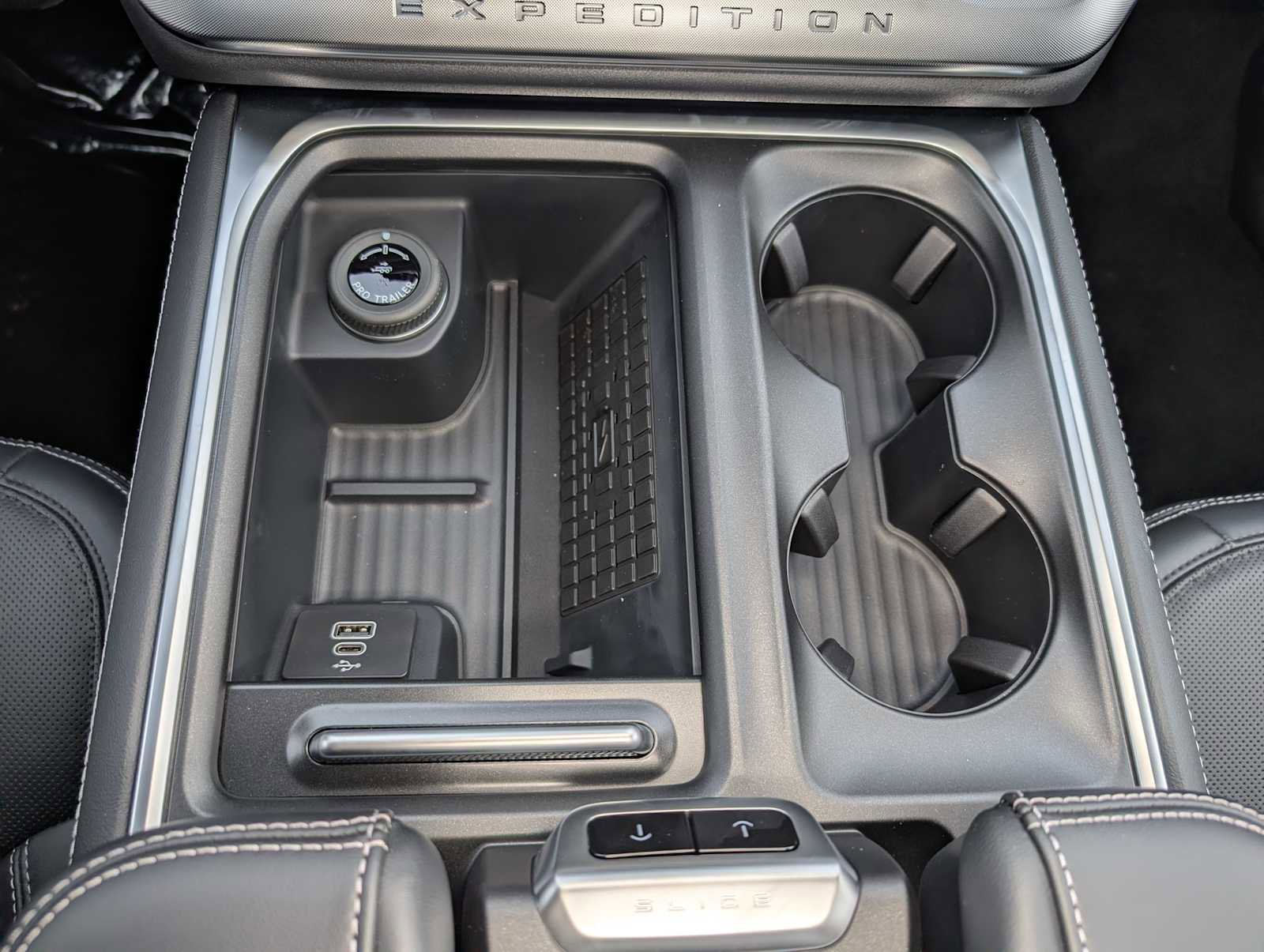 New 2025 Ford Expedition Platinum w/ Driver's Package image 25